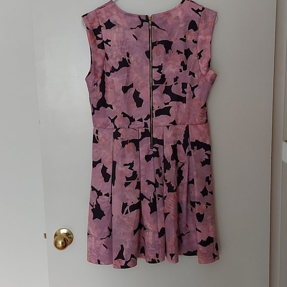 Pink and black floral dress with exposed zipper - Picture 2 of 3